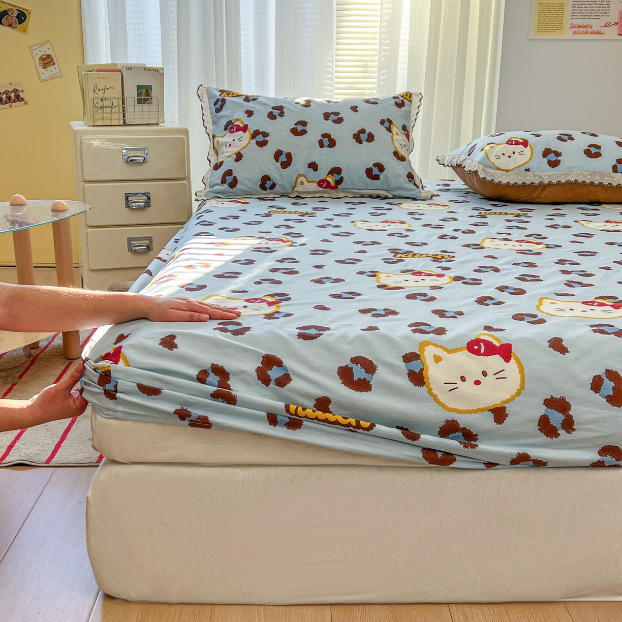 91家纺网 家纺一手货源 找家纺 希诺家居 2026新款费尔岛风全棉小清新单品床单床笠三件套 千禧喵-蓝