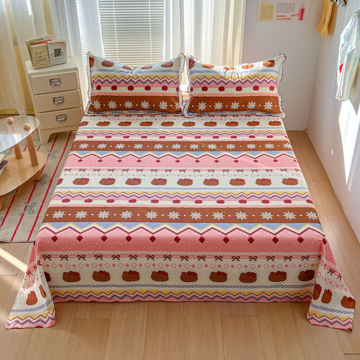 91家纺网 家纺一手货源 找家纺 希诺家居 2026新款费尔岛风全棉小清新单品床单床笠三件套 秘境苹果猫