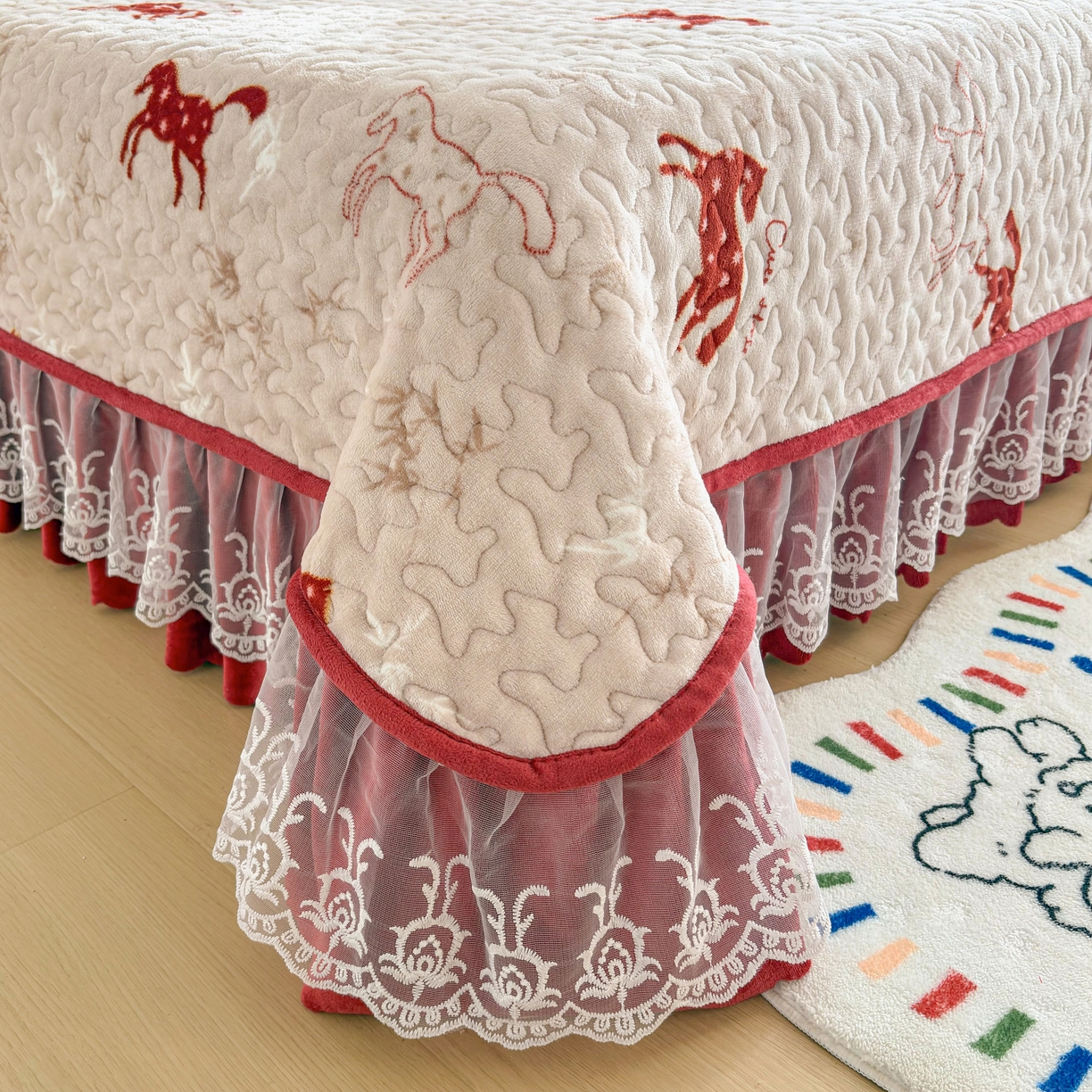 91家纺网 家纺一手货源 找家纺 铠畅 2025新款加厚牛奶绒床盖四件套 经典小马