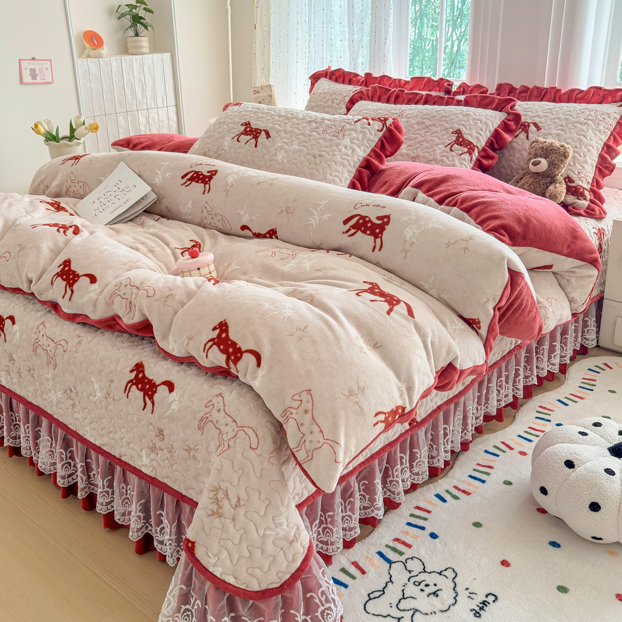 91家纺网 家纺一手货源 找家纺 铠畅 2025新款加厚牛奶绒床盖四件套 经典小马