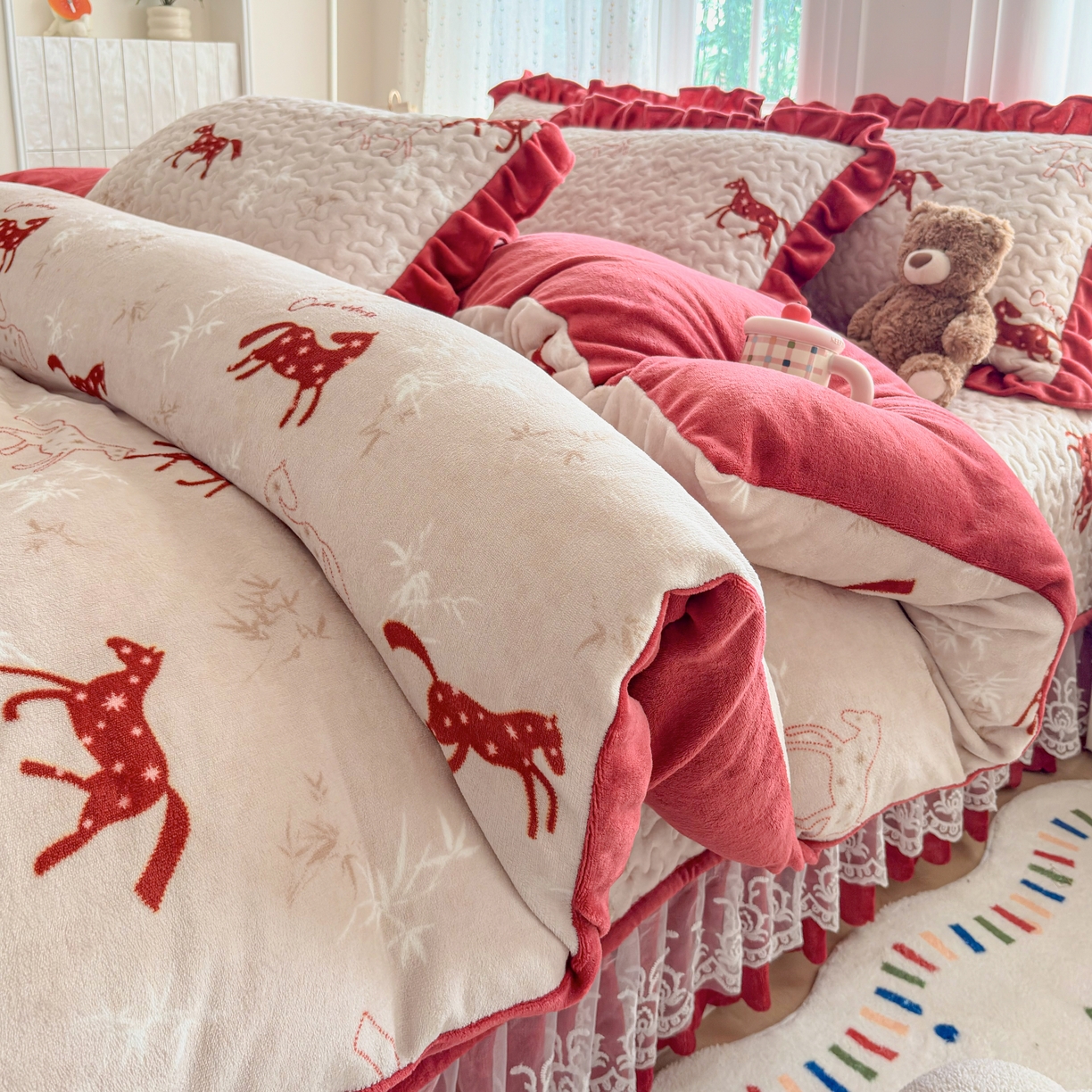 91家纺网 家纺一手货源 找家纺 铠畅 2025新款加厚牛奶绒床盖四件套 经典小马