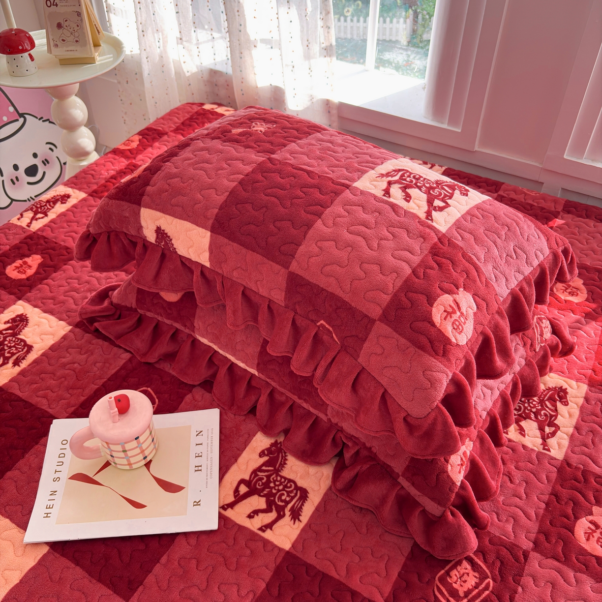 91家纺网 家纺一手货源 找家纺 铠畅 2025新款加厚牛奶绒床盖四件套 新年小马  