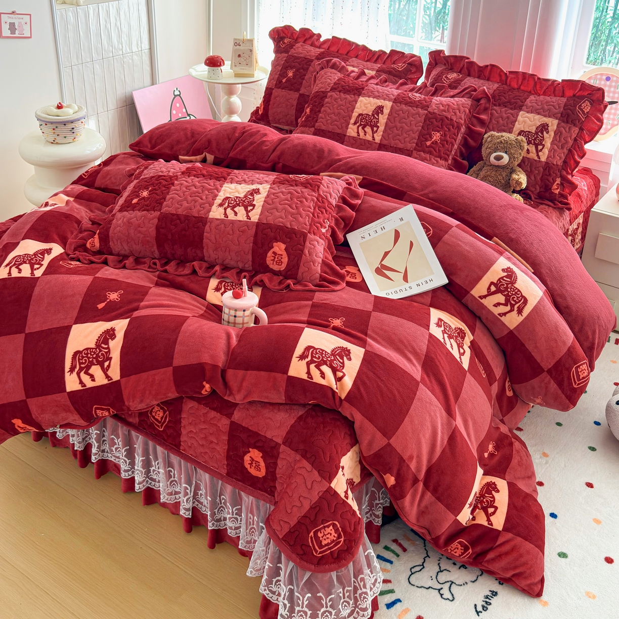 91家纺网 家纺一手货源 找家纺 铠畅 2025新款加厚牛奶绒床盖四件套 新年小马  