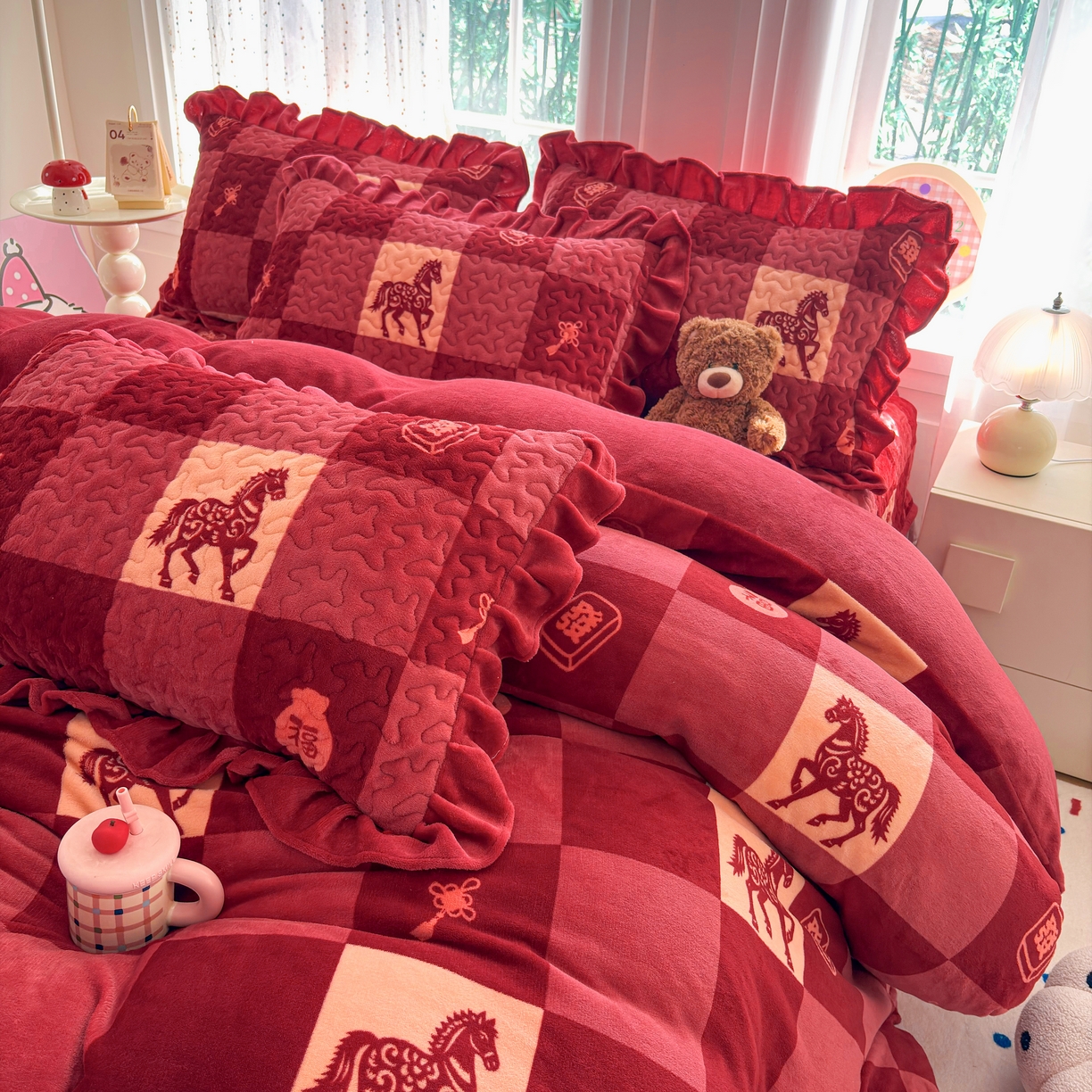 91家纺网 家纺一手货源 找家纺 铠畅 2025新款加厚牛奶绒床盖四件套 新年小马  