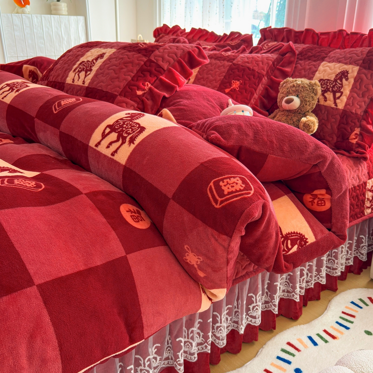 91家纺网 家纺一手货源 找家纺  铠畅 2025新款加厚牛奶绒床盖四件套 马上有福