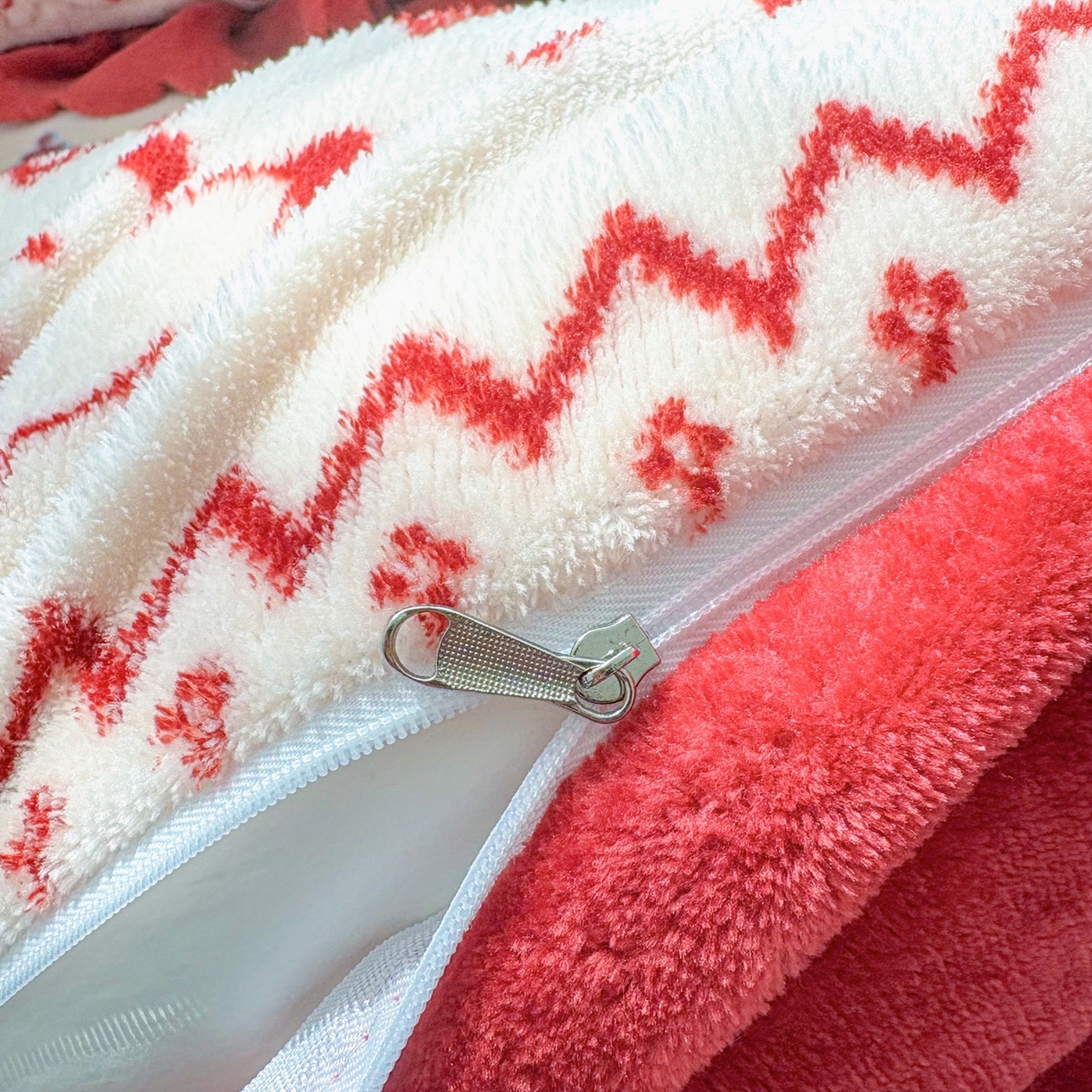 91家纺网 家纺一手货源 找家纺  铠畅 2025新款加厚牛奶绒床盖四件套 马上有福