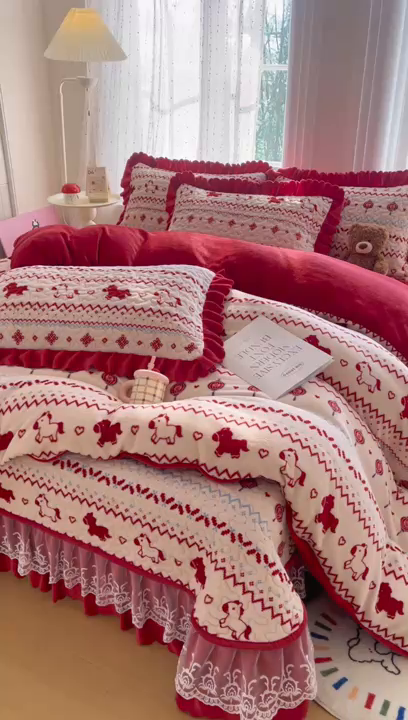 91家纺网 家纺一手货源 找家纺  铠畅 2025新款加厚牛奶绒床盖四件套 马上有福