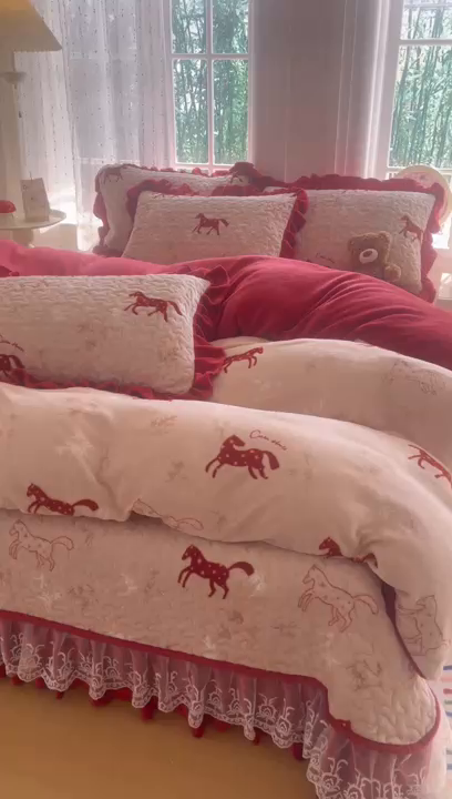 91家纺网 家纺一手货源 找家纺 铠畅 2025新款加厚牛奶绒床盖四件套 经典小马