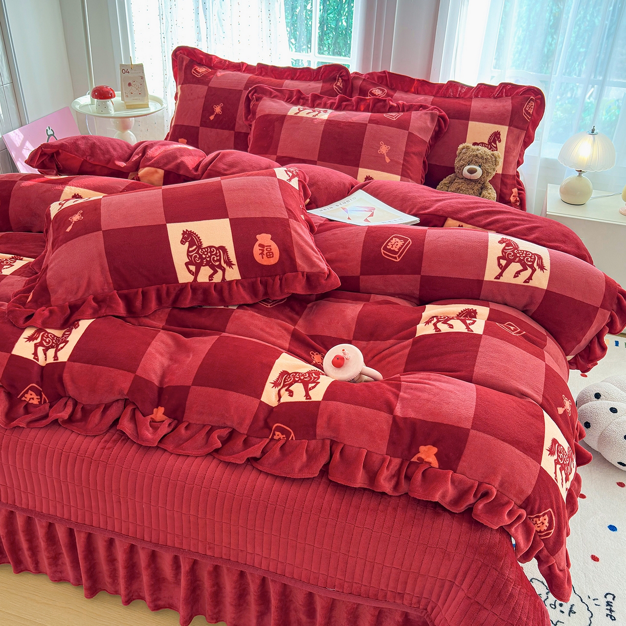 91家纺网 家纺一手货源 找家纺 铠畅家纺 2026新款花边款牛奶绒床盖四件套床褥 炕垫四件套 花边款-新年小马