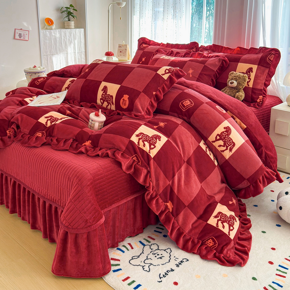 91家纺网 家纺一手货源 找家纺 铠畅家纺 2026新款花边款牛奶绒床盖四件套床褥 炕垫四件套 花边款-新年小马