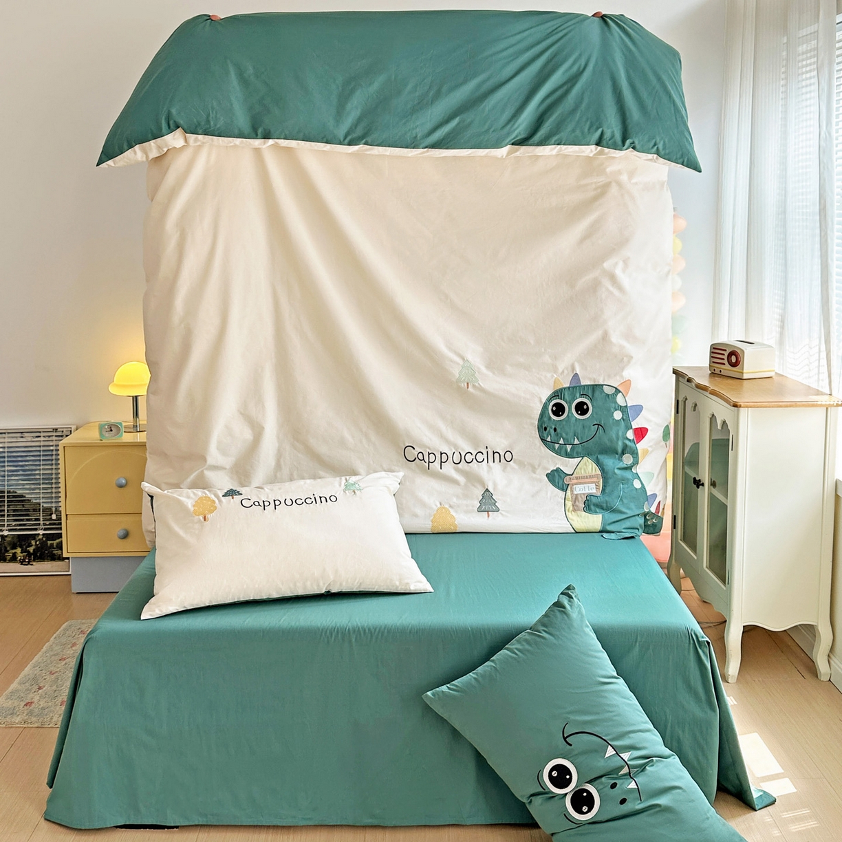 91家纺网 家纺一手货源 找家纺 暖意家纺 2026新款全棉A类60支水洗棉贴布绣三四件套 可爱恐龙