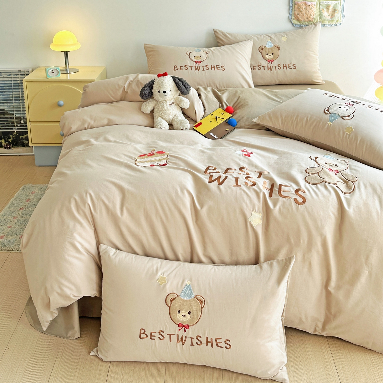 91家纺网 家纺一手货源 找家纺 暖意家纺 2026新款全棉A类60支水洗棉贴布绣三四件套 萌萌熊