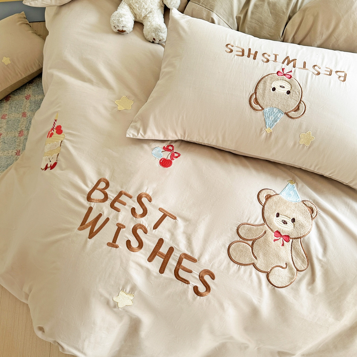 91家纺网 家纺一手货源 找家纺 暖意家纺 2026新款全棉A类60支水洗棉贴布绣三四件套 萌萌熊