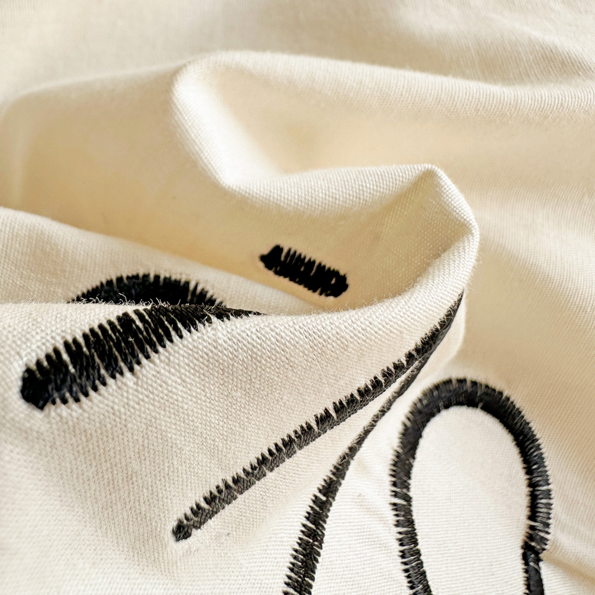 91家纺网 家纺一手货源 找家纺 暖意家纺 2026新款全棉A类60支水洗棉贴布绣三四件套 可爱恐龙