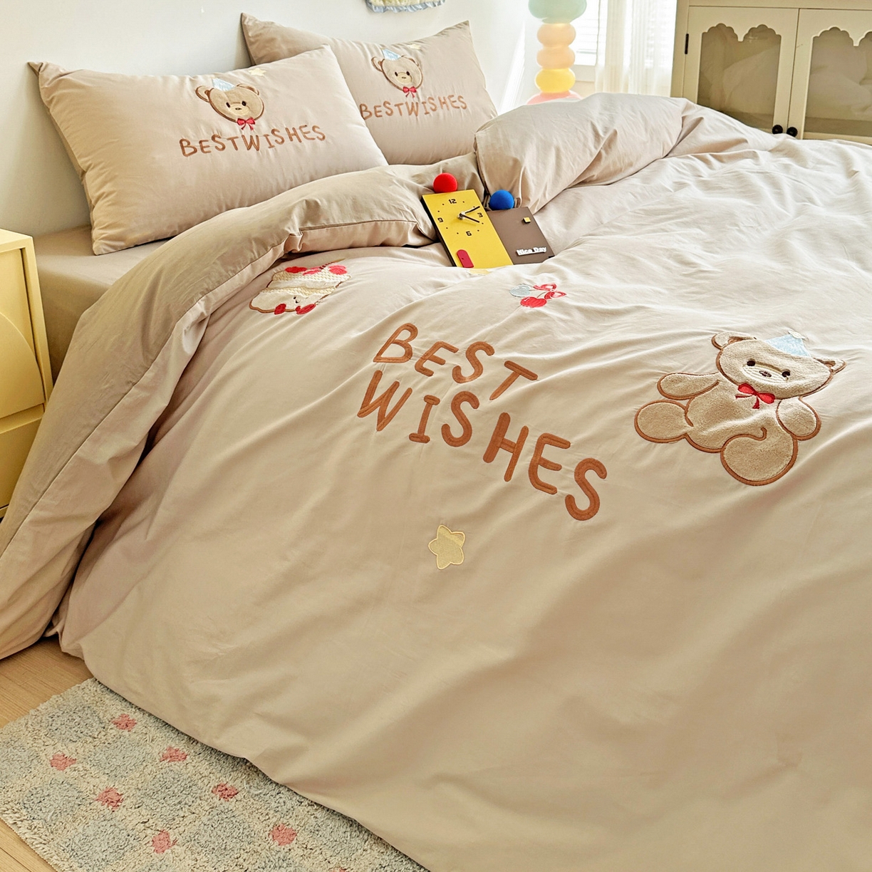 91家纺网 家纺一手货源 找家纺 暖意家纺 2026新款全棉A类60支水洗棉贴布绣三四件套 萌萌熊