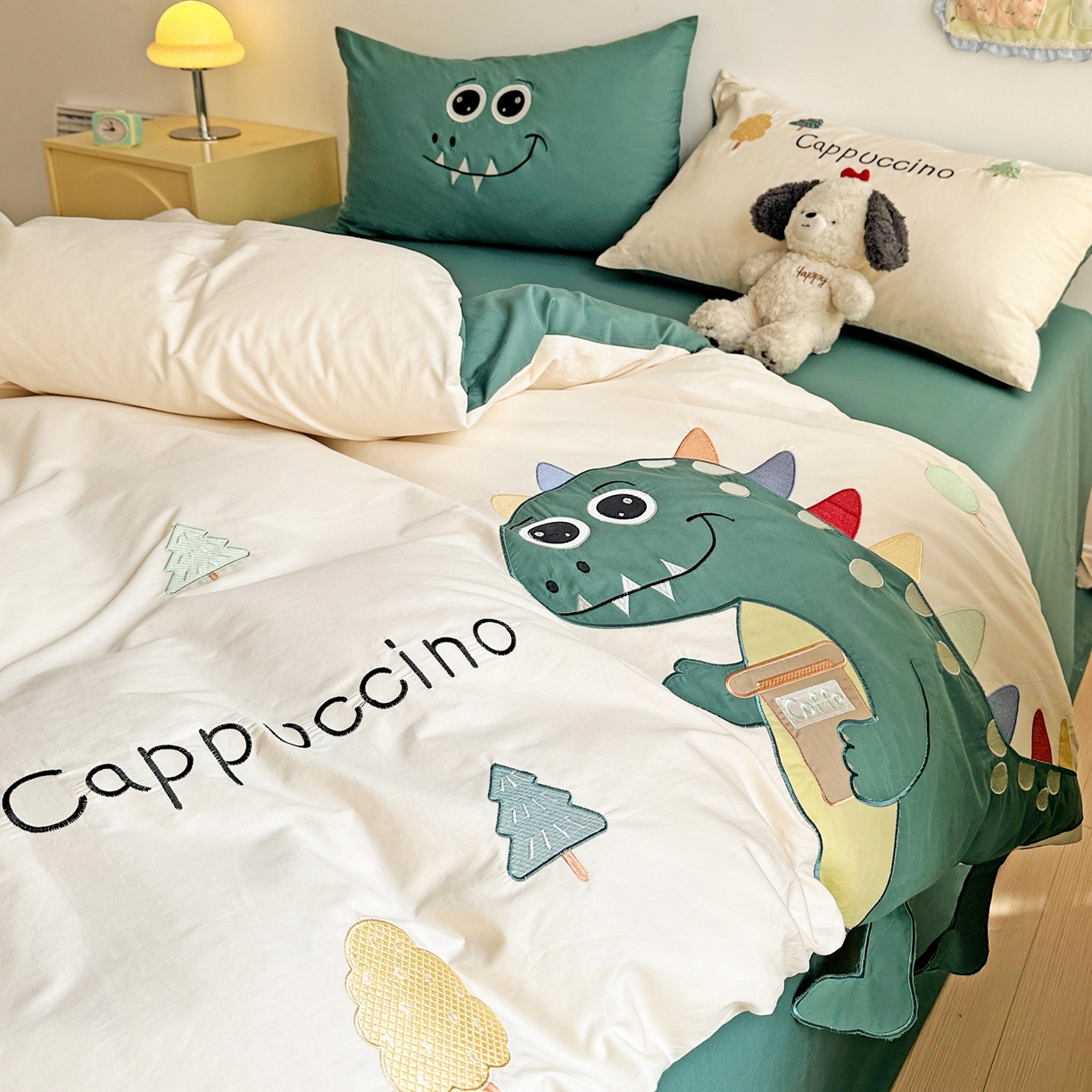 91家纺网 家纺一手货源 找家纺 暖意家纺 2026新款全棉A类60支水洗棉贴布绣三四件套 可爱恐龙