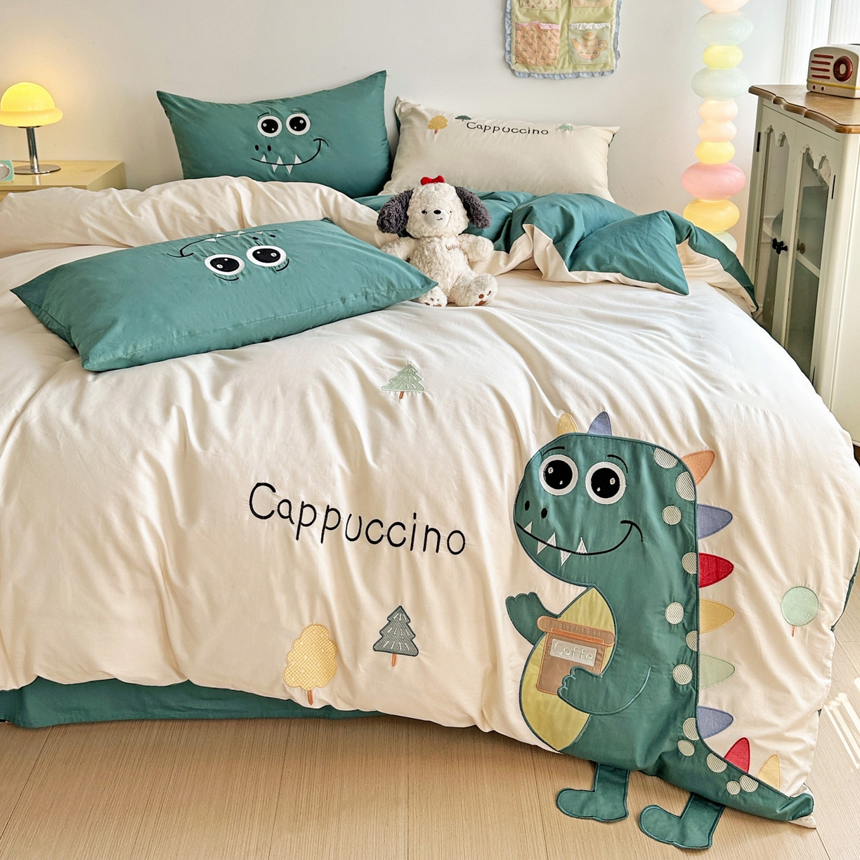 91家纺网 家纺一手货源 找家纺 暖意家纺 2026新款全棉A类60支水洗棉贴布绣三四件套 可爱恐龙