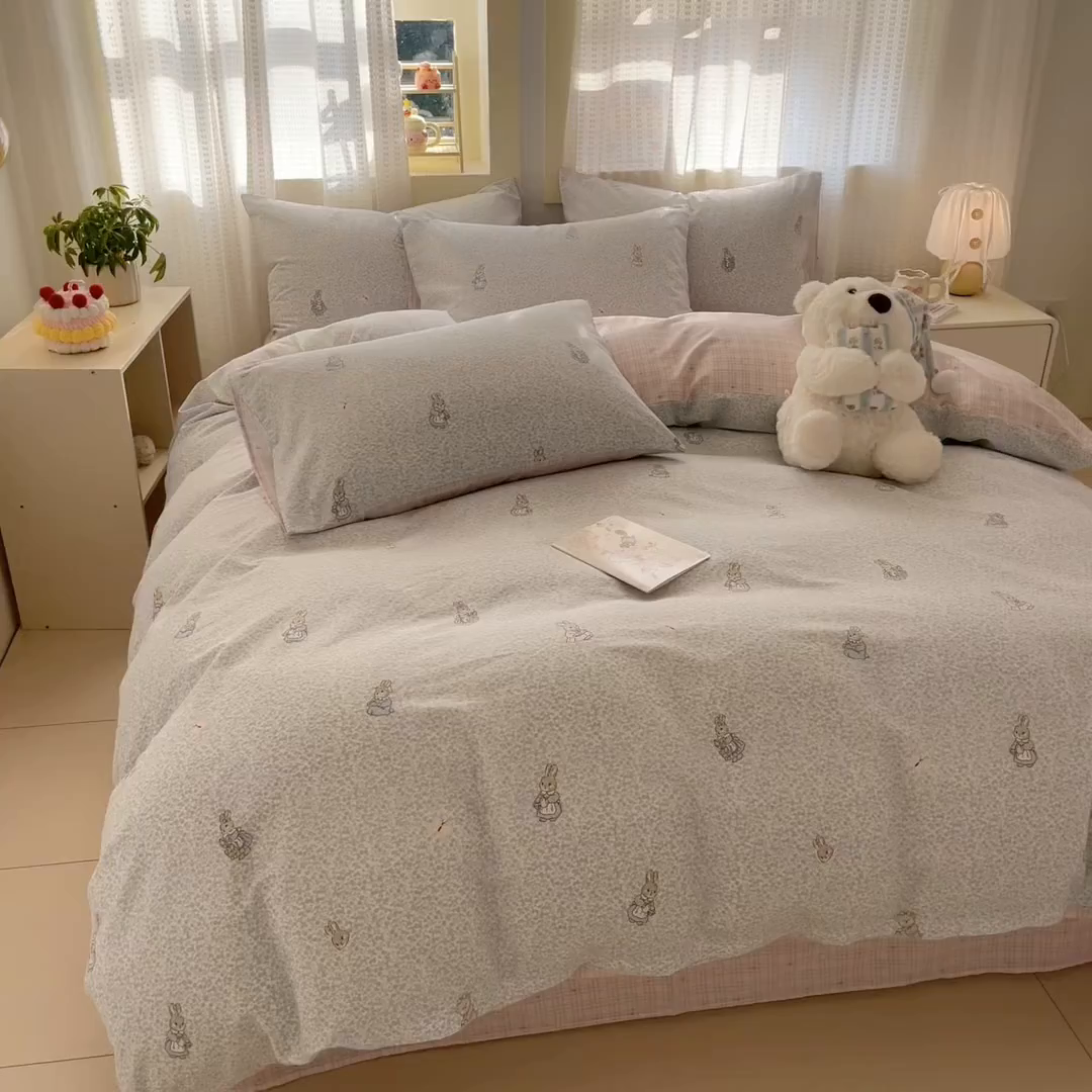 91家纺网 家纺一手货源 找家纺 呗旺鹿 2026新款全棉40支12868田园卡通小清新系列四件套 蓝叶兔