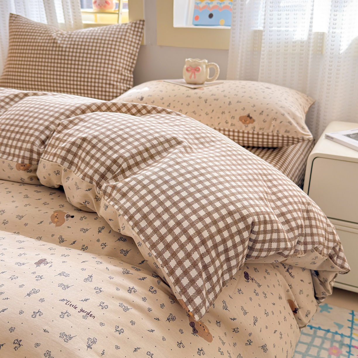 91家纺网 家纺一手货源 找家纺 呗旺鹿 2026新款全棉40支12868田园卡通小清新系列四件套 小熊艺语