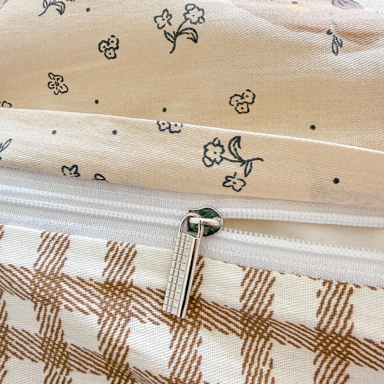 91家纺网 家纺一手货源 找家纺 呗旺鹿 2026新款全棉40支12868田园卡通小清新系列四件套 小熊艺语