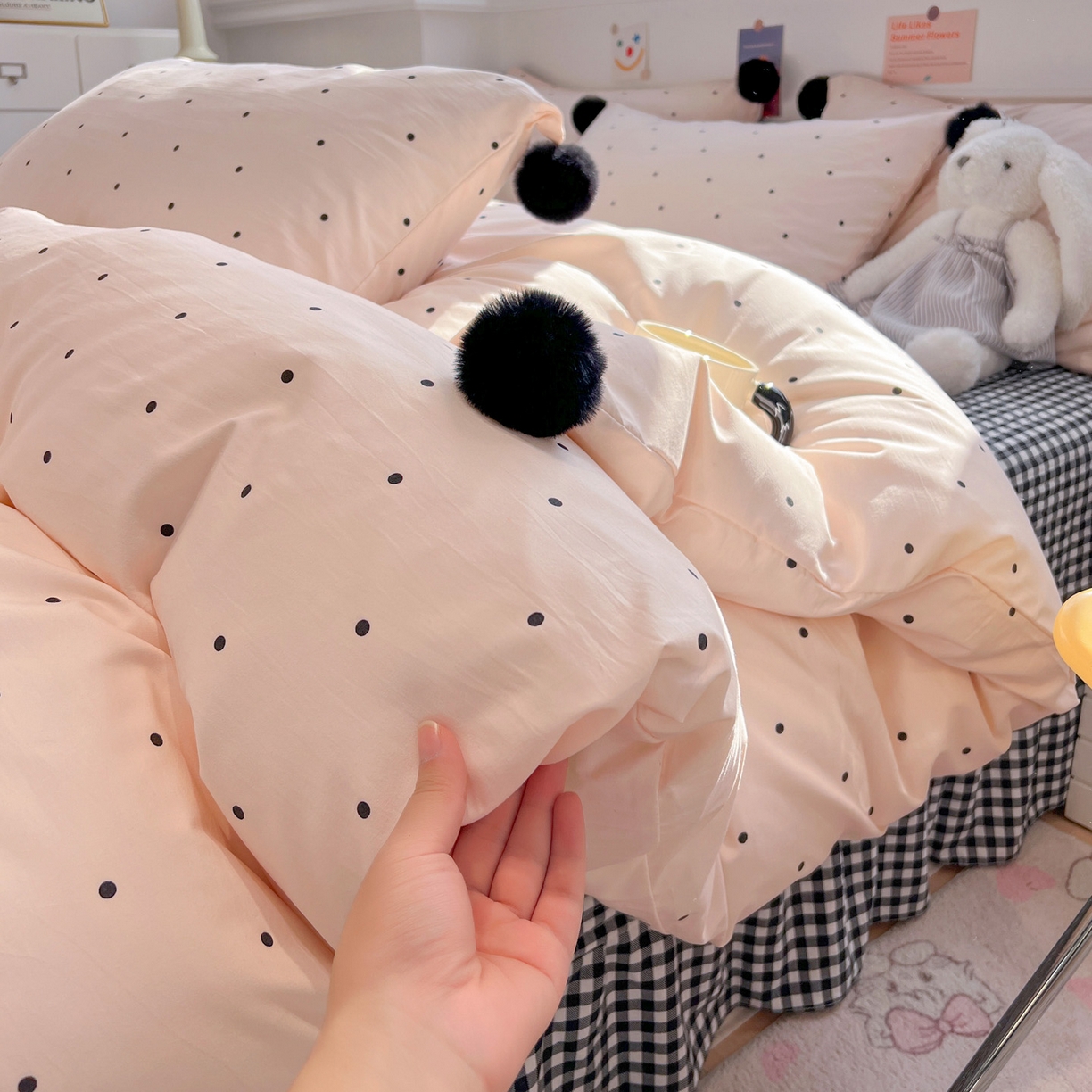 91家纺网 家纺一手货源 找家纺 富米莱（原臻工厂） 2026新款水洗棉波点黑格球球绝绝子床盖床裙四裙套 波点-粉