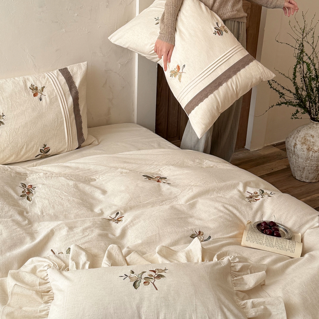 91家纺网 家纺一手货源 找家纺 （总）鹿班家居 2026春季新品色织棉麻精密刺绣系列四件套-秋桉花信（标准会员-20元）