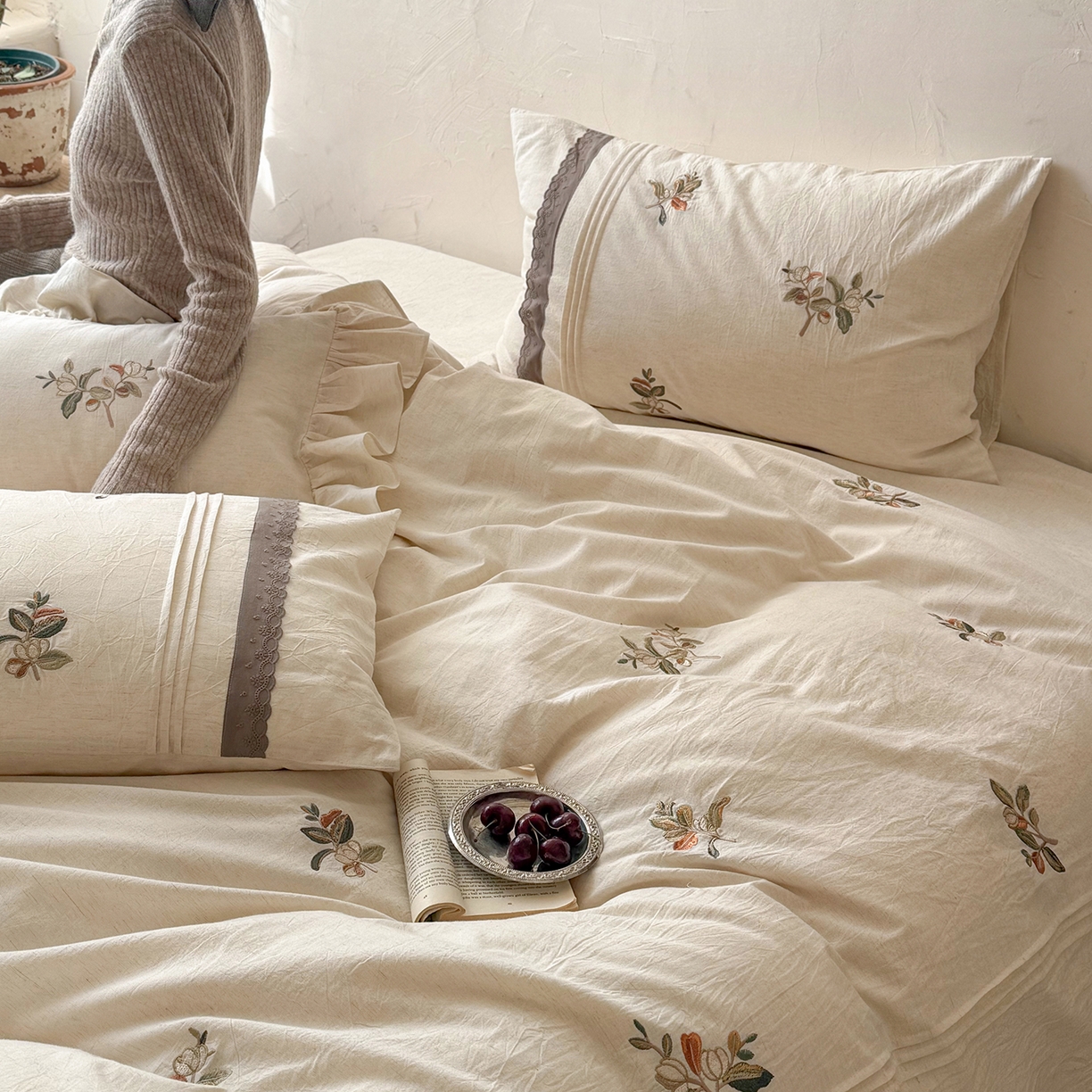 91家纺网 家纺一手货源 找家纺 （总）鹿班家居 2026春季新品色织棉麻精密刺绣系列四件套-秋桉花信（标准会员-20元）