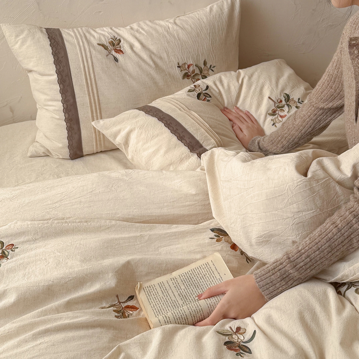 91家纺网 家纺一手货源 找家纺 （总）鹿班家居 2026春季新品色织棉麻精密刺绣系列四件套-秋桉花信（标准会员-20元）