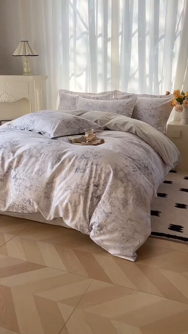 91家纺网 家纺一手货源 找家纺 卧趣家纺 2026新款纯棉花卉系列全棉印花四件套 清珞-灰