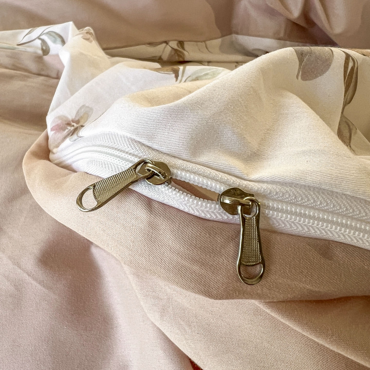 91家纺网 家纺一手货源 找家纺 卧趣家纺 2026新款纯棉花卉系列全棉印花四件套 清悠-粉