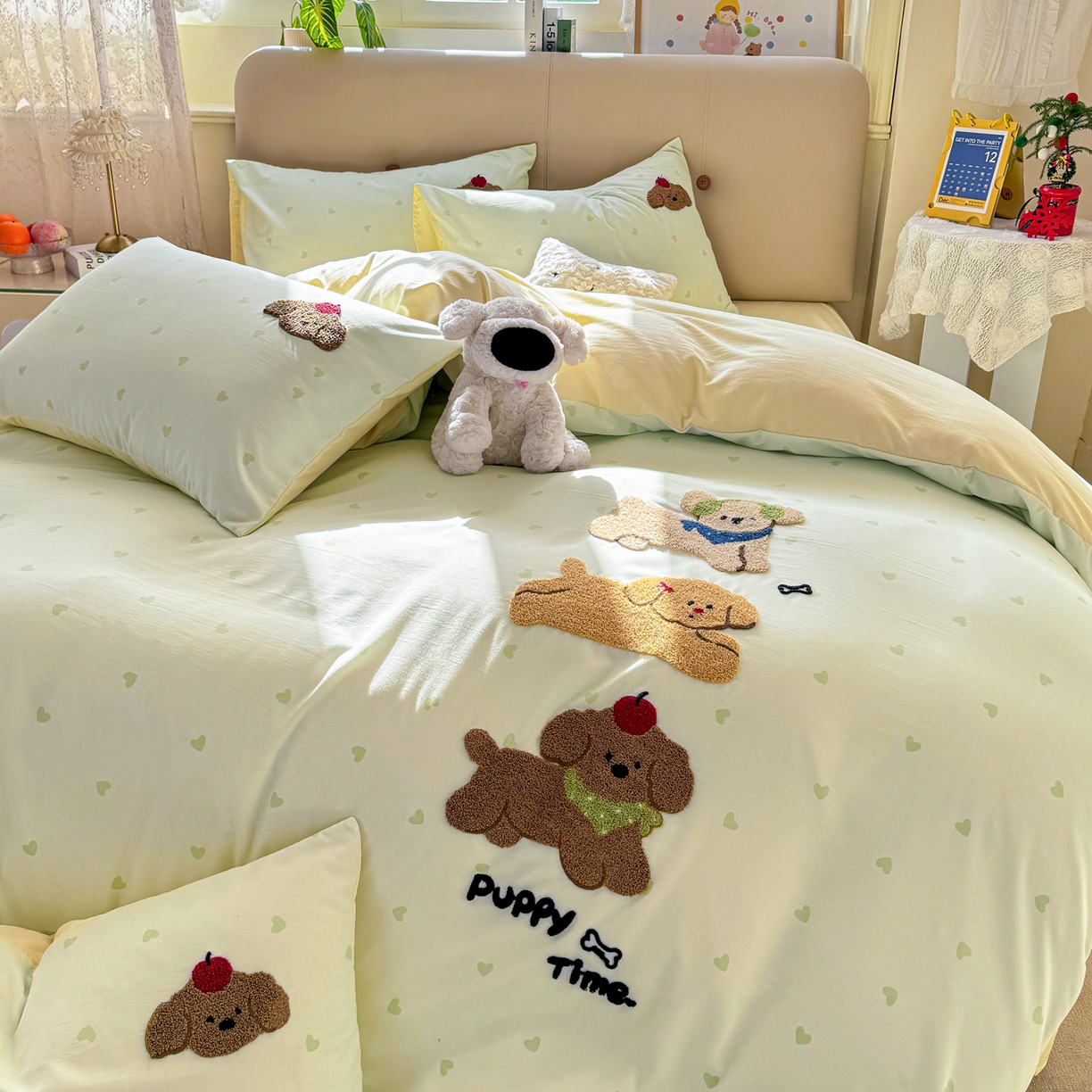 91家纺网 家纺一手货源 找家纺 暖芯优选 2026新款小红书热款混搭风毛巾绣床上用品四件套韩版学生三件套 伙伴狗