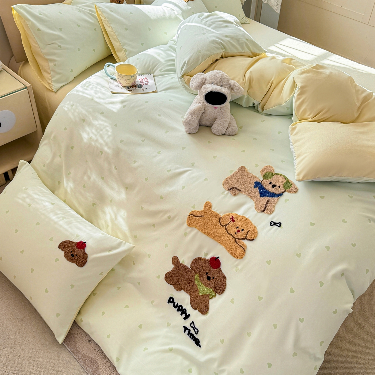 91家纺网 家纺一手货源 找家纺 暖芯优选 2026新款小红书热款混搭风毛巾绣床上用品四件套韩版学生三件套 伙伴狗