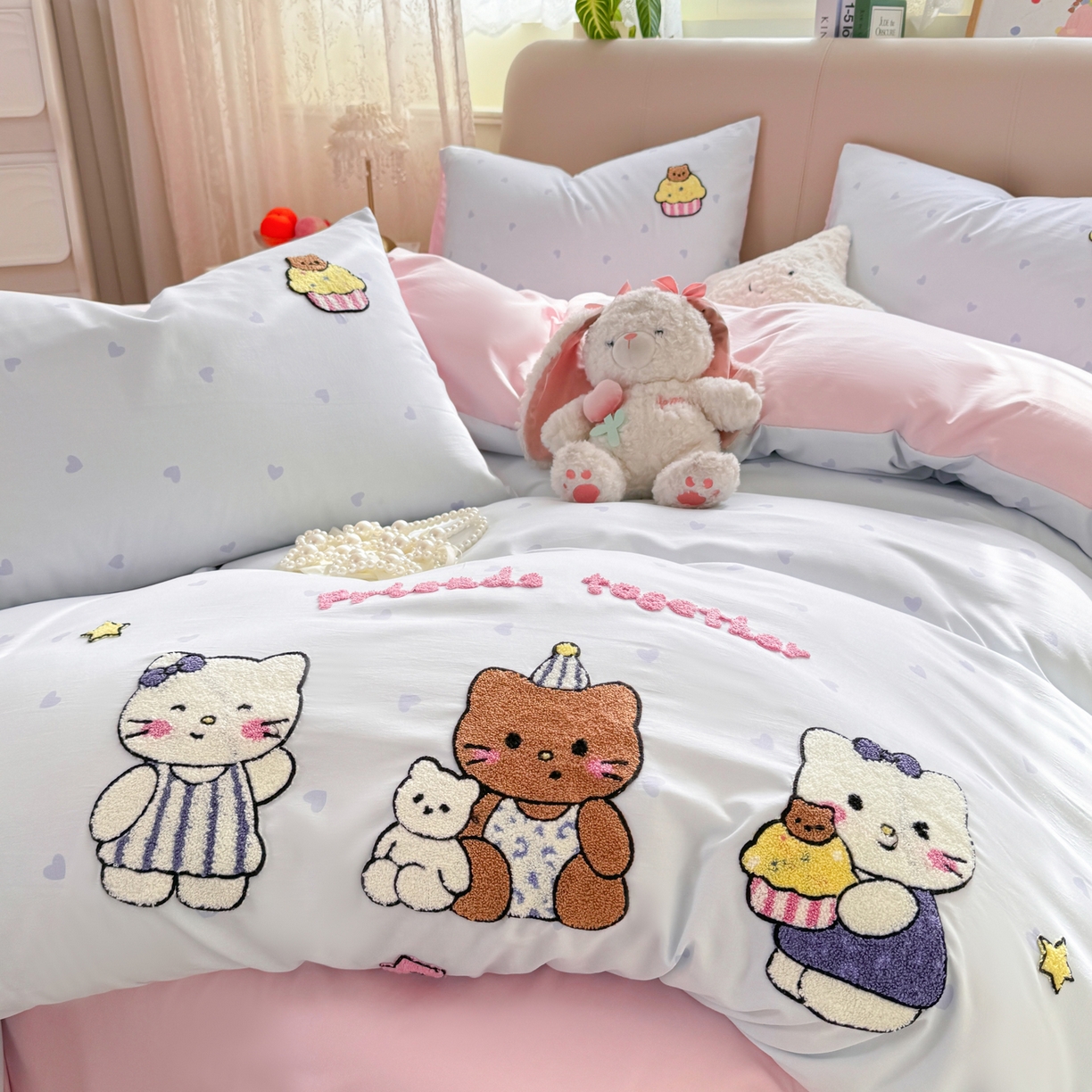 91家纺网 家纺一手货源 找家纺 暖芯优选 2026新款小红书热款混搭风毛巾绣床上用品四件套韩版学生三件套 可爱小猫咪