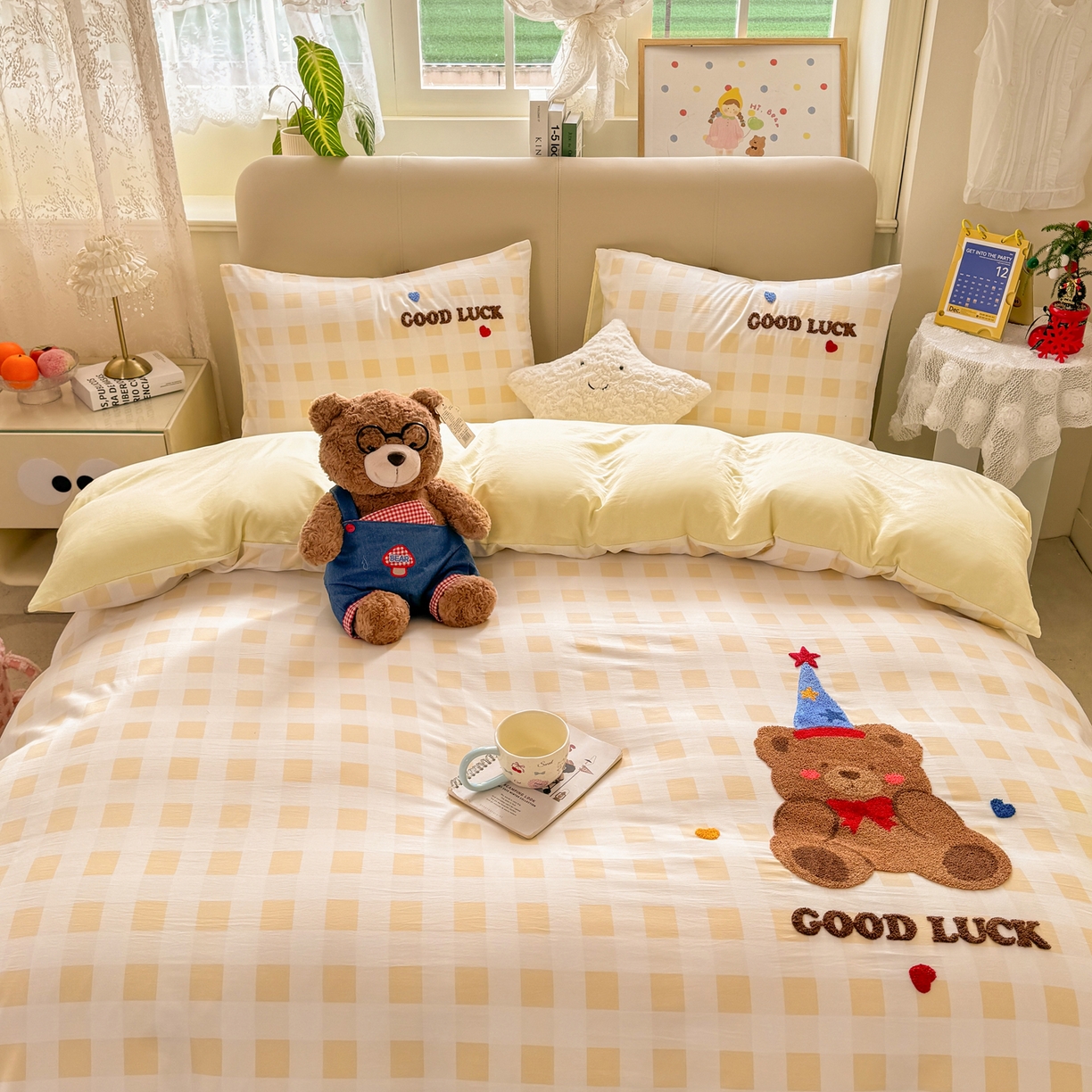 91家纺网 家纺一手货源 找家纺 暖芯优选 2026新款小红书热款混搭风毛巾绣床上用品四件套韩版学生三件套 圣诞熊