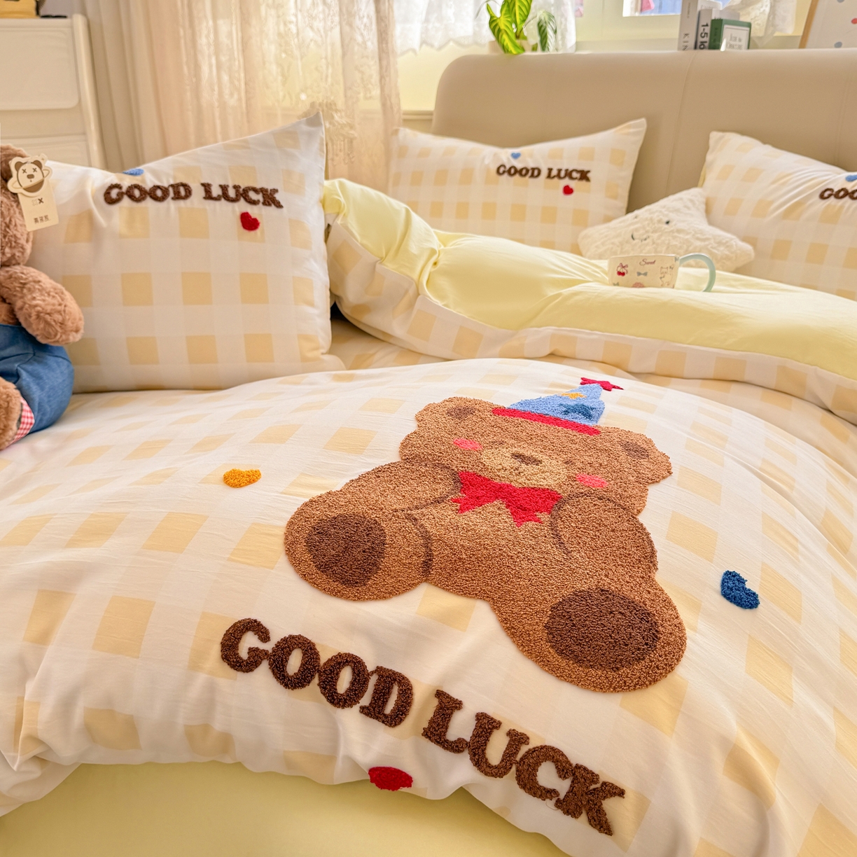 91家纺网 家纺一手货源 找家纺 暖芯优选 2026新款小红书热款混搭风毛巾绣床上用品四件套韩版学生三件套 圣诞熊