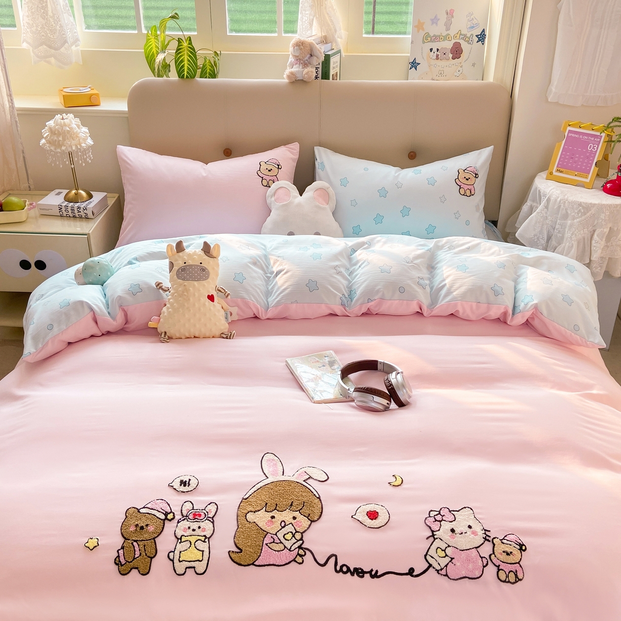 91家纺网 家纺一手货源 找家纺 暖芯优选 2026新款小红书热款混搭风毛巾绣床上用品四件套韩版学生三件套 心动信号