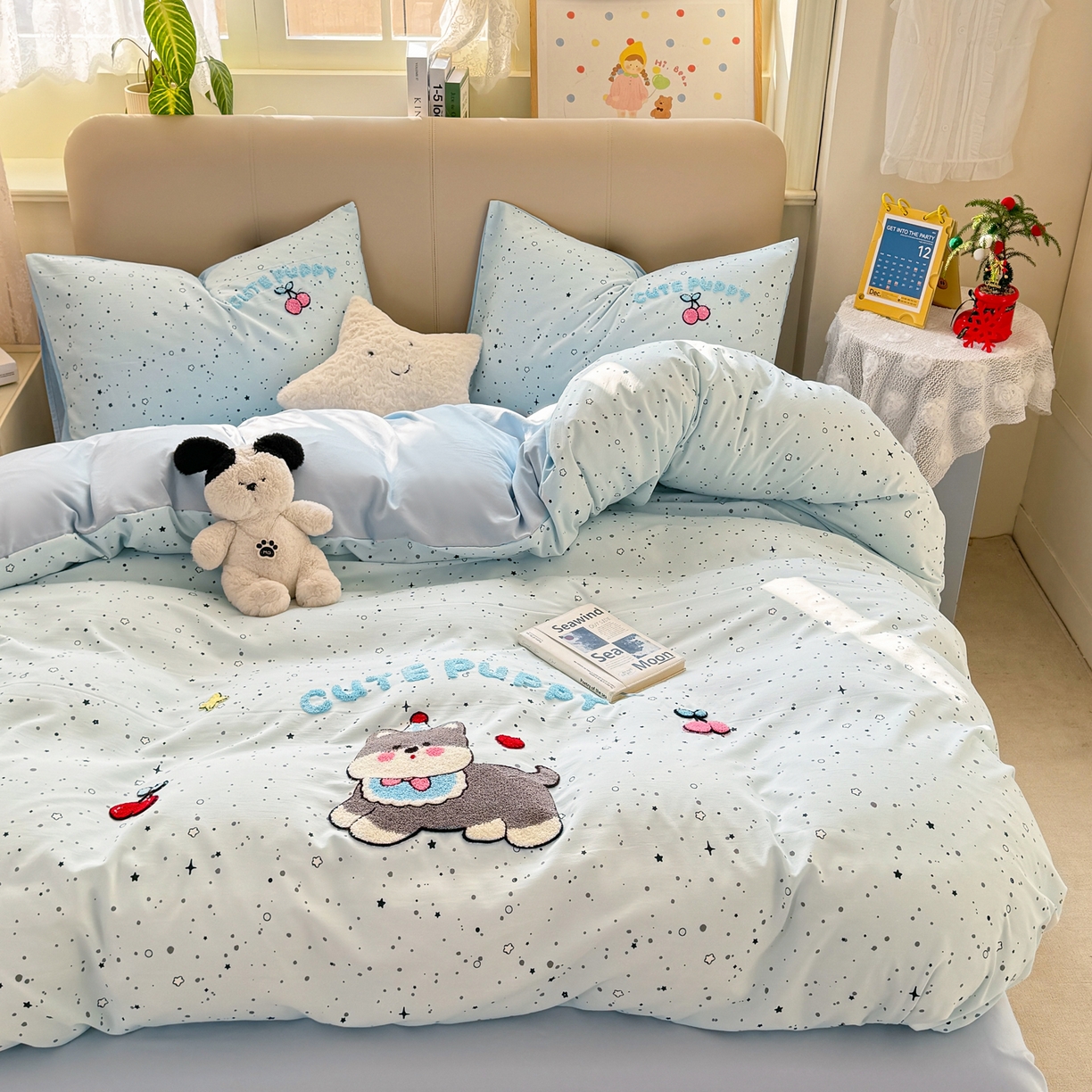 91家纺网 家纺一手货源 找家纺 暖芯优选 2026新款小红书热款混搭风毛巾绣床上用品四件套韩版学生三件套 樱桃小狗