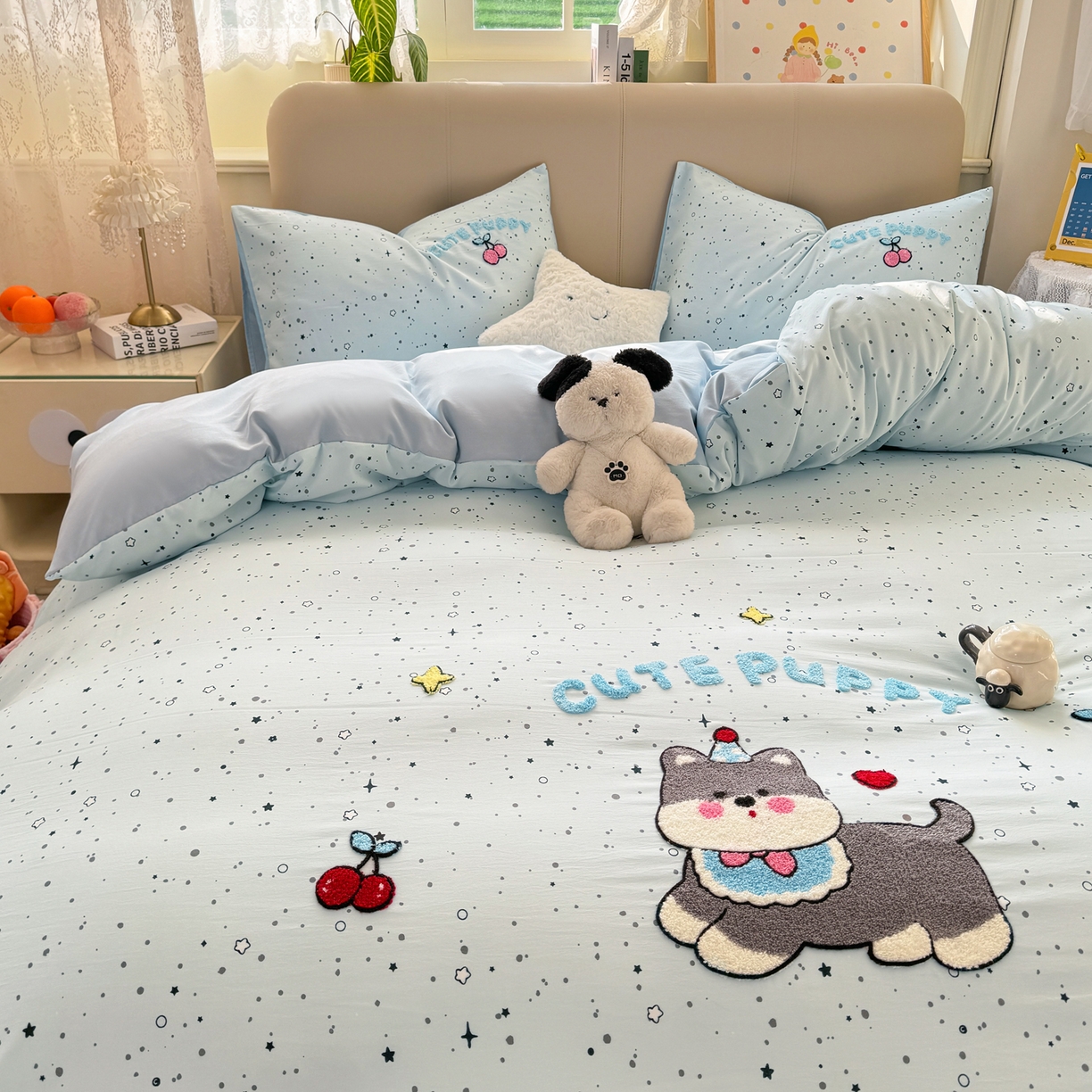 91家纺网 家纺一手货源 找家纺 暖芯优选 2026新款小红书热款混搭风毛巾绣床上用品四件套韩版学生三件套 樱桃小狗