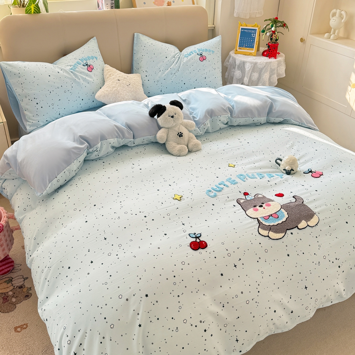 91家纺网 家纺一手货源 找家纺 暖芯优选 2026新款小红书热款混搭风毛巾绣床上用品四件套韩版学生三件套 樱桃小狗