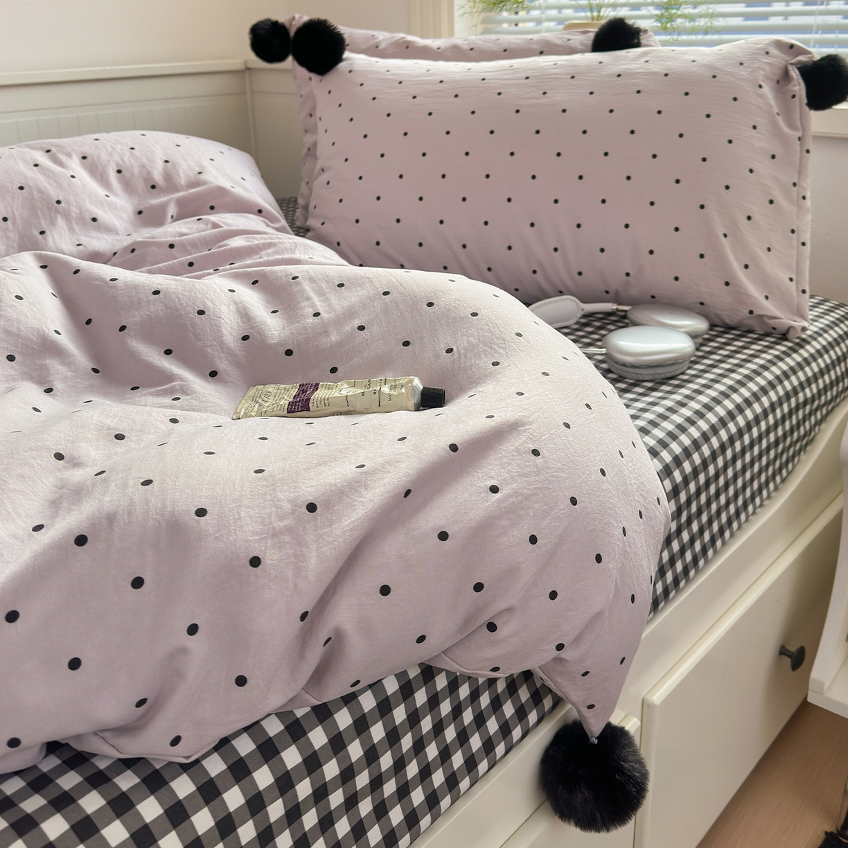91家纺网 家纺一手货源 找家纺 暖芯优选 2026新款混搭圆点啵啵毛球款四件套学生三件套-小红书推荐 圆点啵啵-淡紫