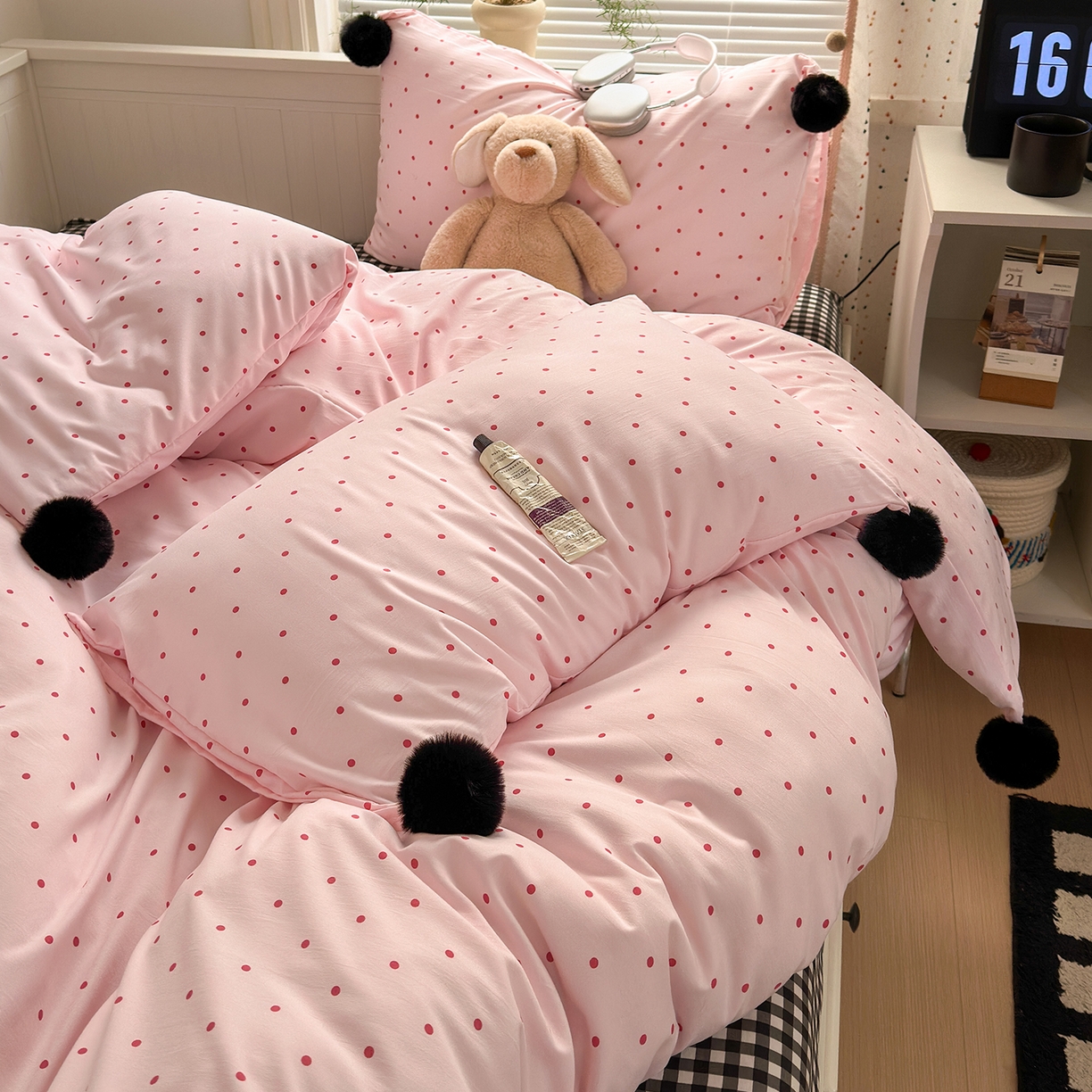 91家纺网 家纺一手货源 找家纺 暖芯优选 2026新款混搭圆点啵啵毛球款四件套学生三件套-小红书推荐 圆点啵啵-粉