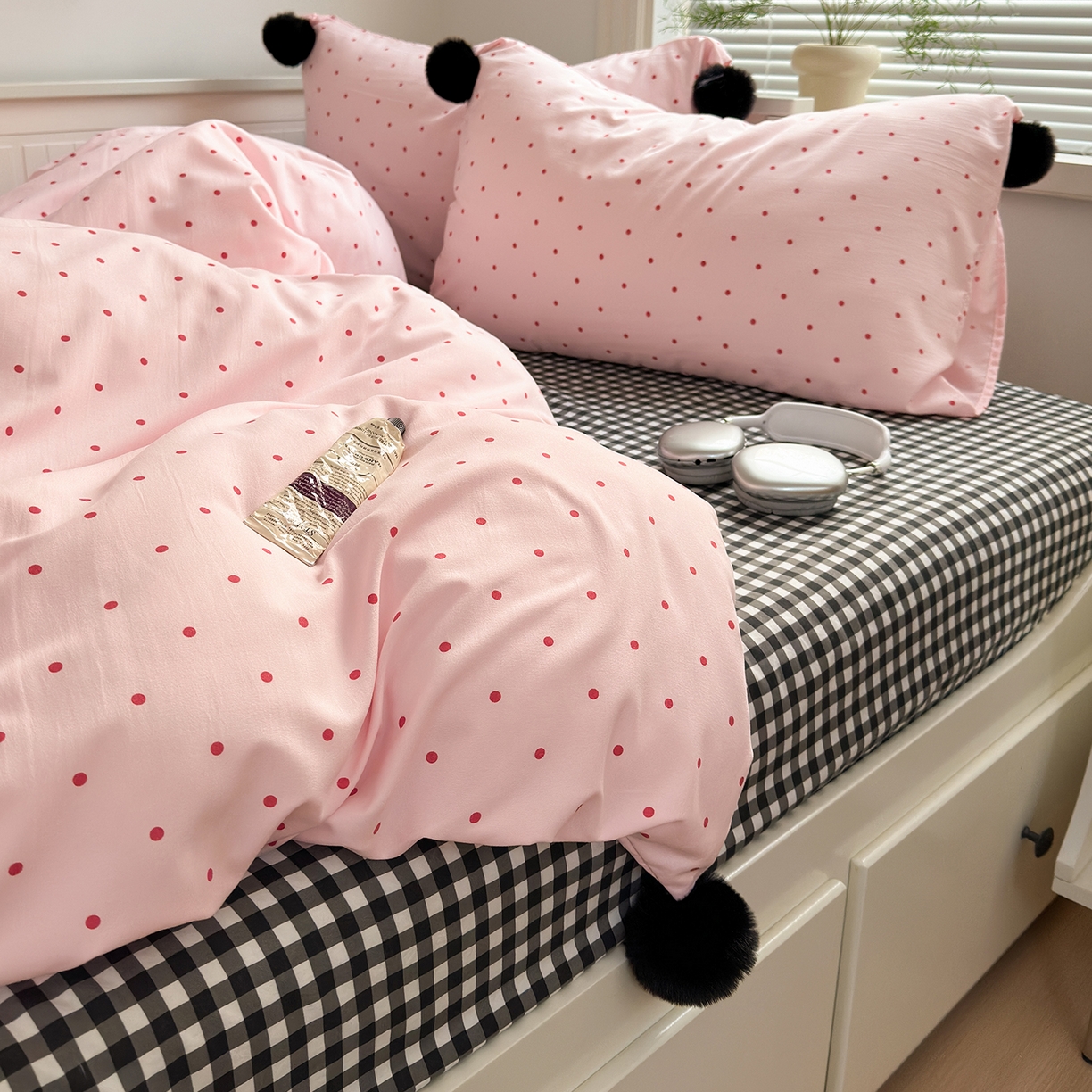 91家纺网 家纺一手货源 找家纺 暖芯优选 2026新款混搭圆点啵啵毛球款四件套学生三件套-小红书推荐 圆点啵啵-粉