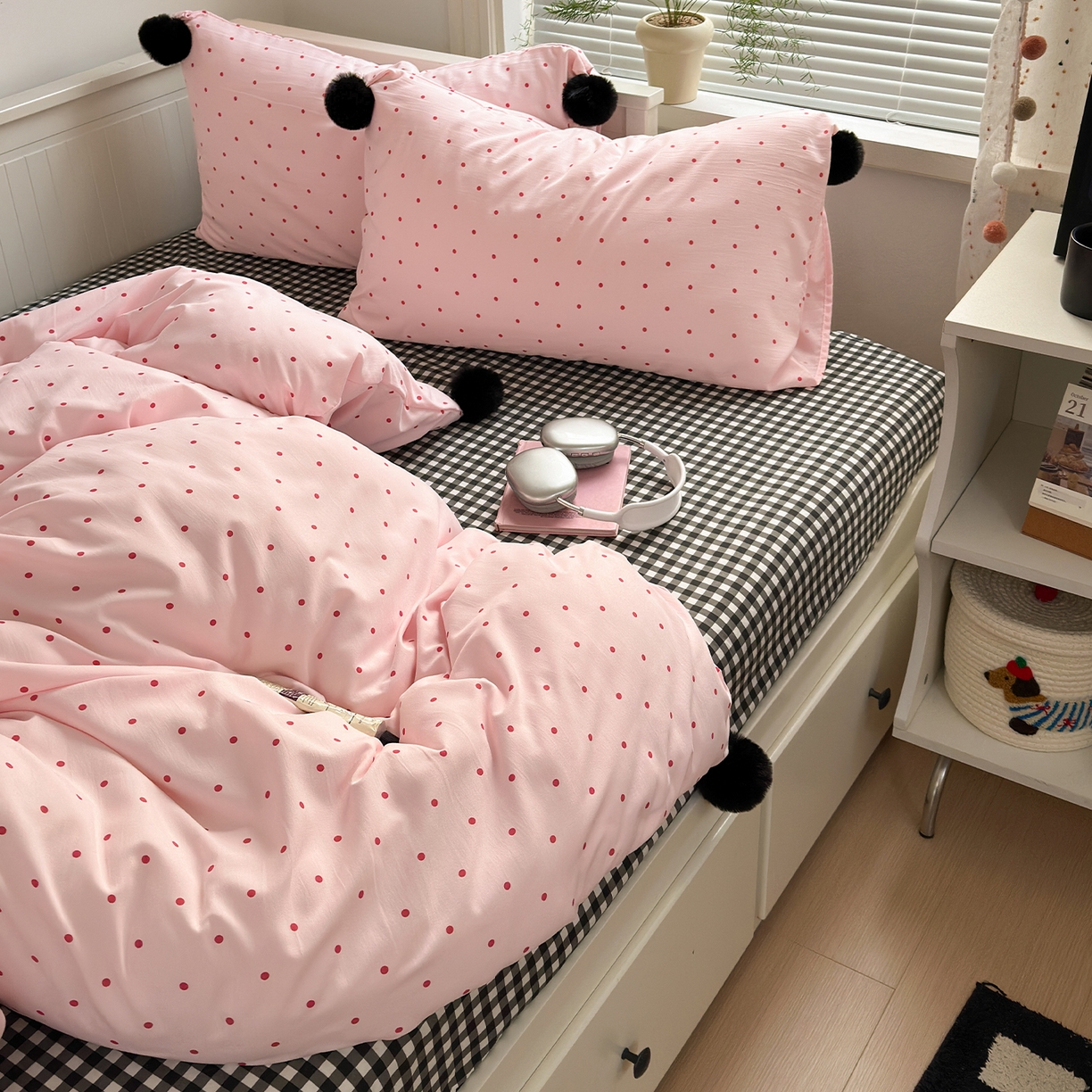 91家纺网 家纺一手货源 找家纺 暖芯优选 2026新款混搭圆点啵啵毛球款四件套学生三件套-小红书推荐 圆点啵啵-粉