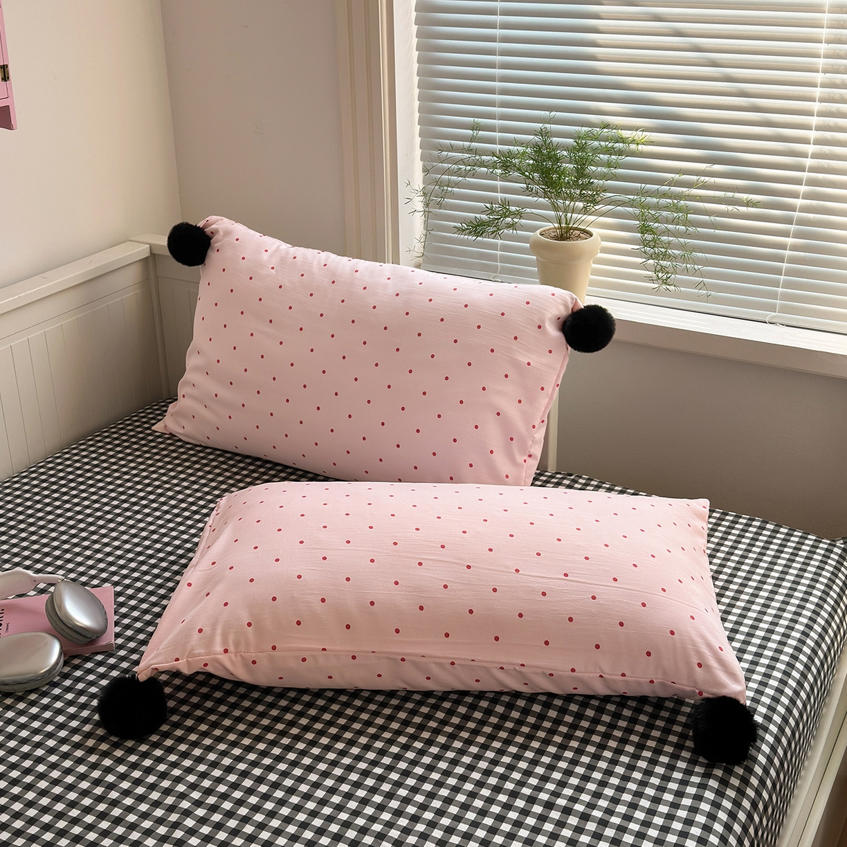 91家纺网 家纺一手货源 找家纺 暖芯优选 2026新款混搭圆点啵啵毛球款四件套学生三件套-小红书推荐 圆点啵啵-粉