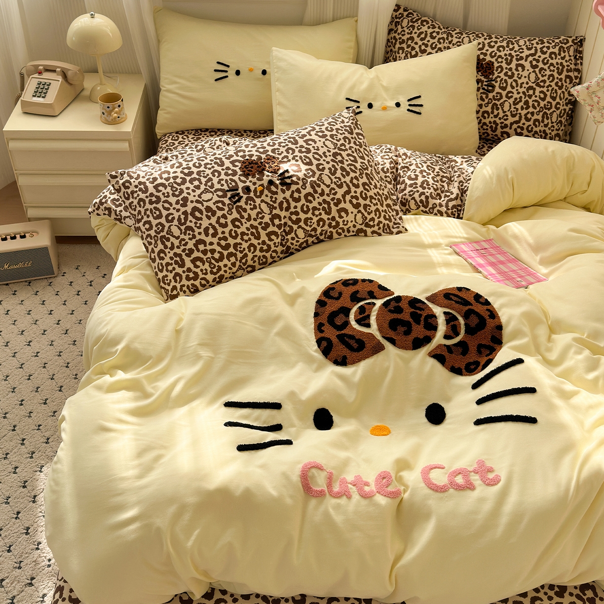 91家纺网 家纺一手货源 找家纺 （总）暖芯优选 2026新款网红热款豹纹kitty毛巾绣床上四件套学生三件套