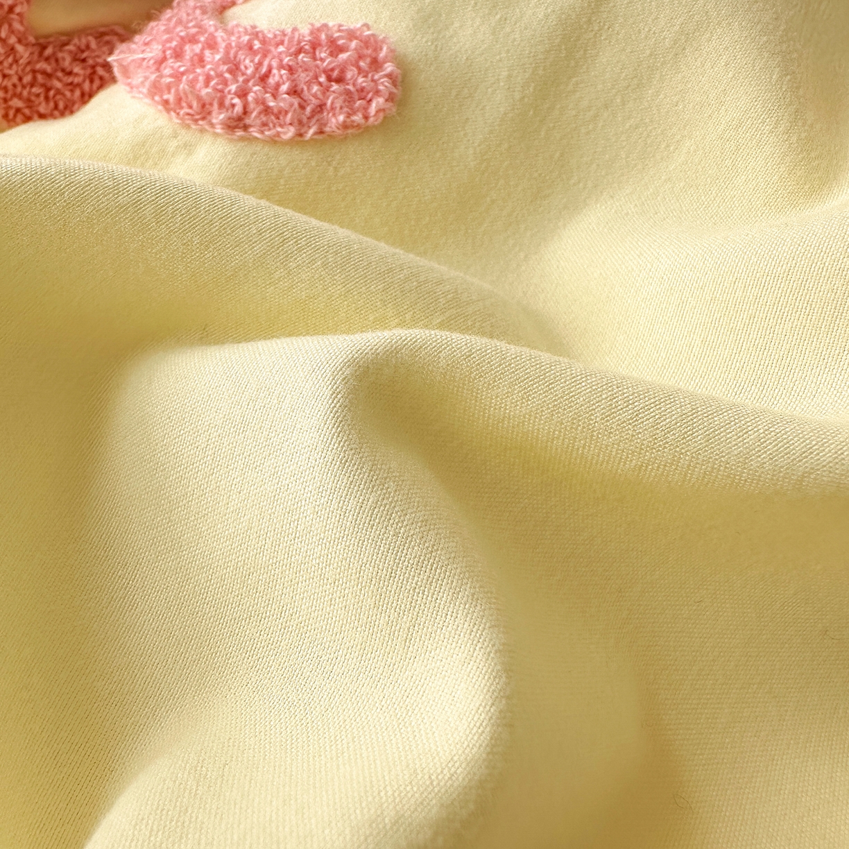 91家纺网 家纺一手货源 找家纺 （总）暖芯优选 2026新款网红热款豹纹kitty毛巾绣床上四件套学生三件套