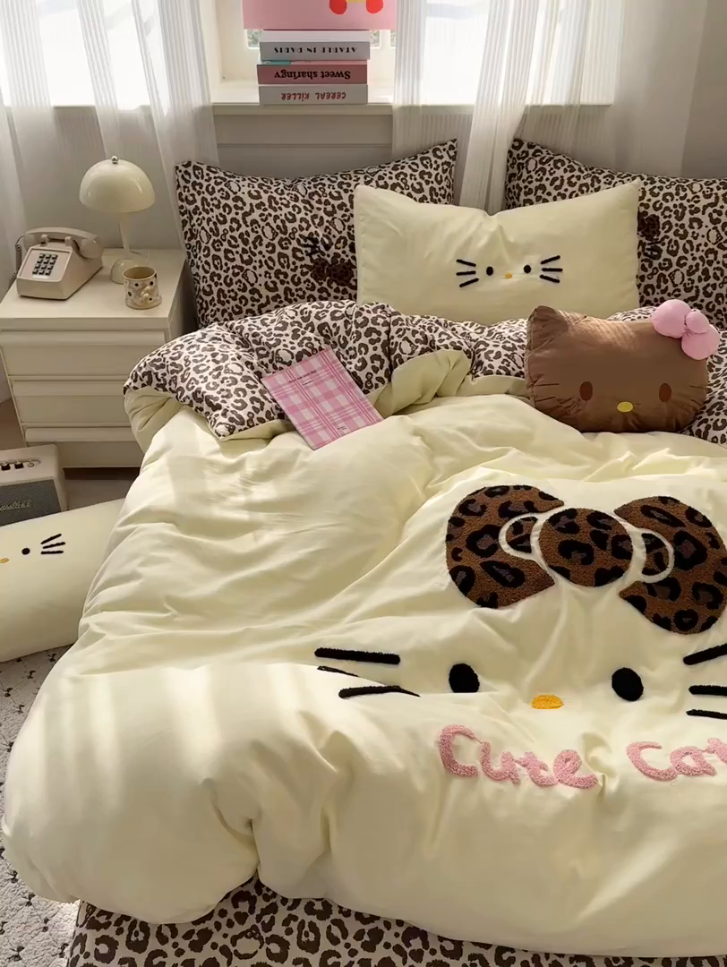 91家纺网 家纺一手货源 找家纺 暖芯优选 2026新款网红热款豹纹kitty毛巾绣床上四件套学生三件套 豹纹kitty-奶黄