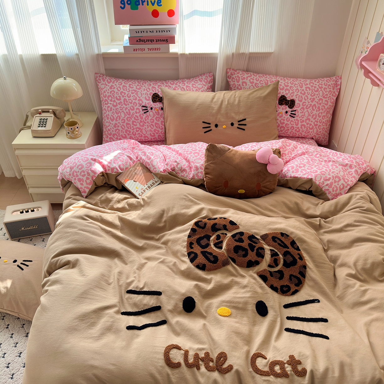 91家纺网 家纺一手货源 找家纺 暖芯优选 2026新款网红热款豹纹kitty毛巾绣床上四件套学生三件套 豹纹kitty-粉咖