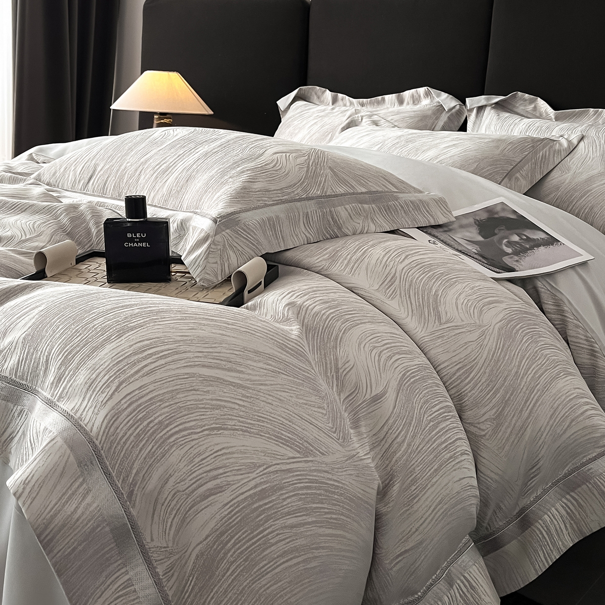 91家纺网 家纺一手货源 找家纺 置顶家纺 2026新款摩登天空亲肤磨毛提花系列四件套 摩登天空-浅灰