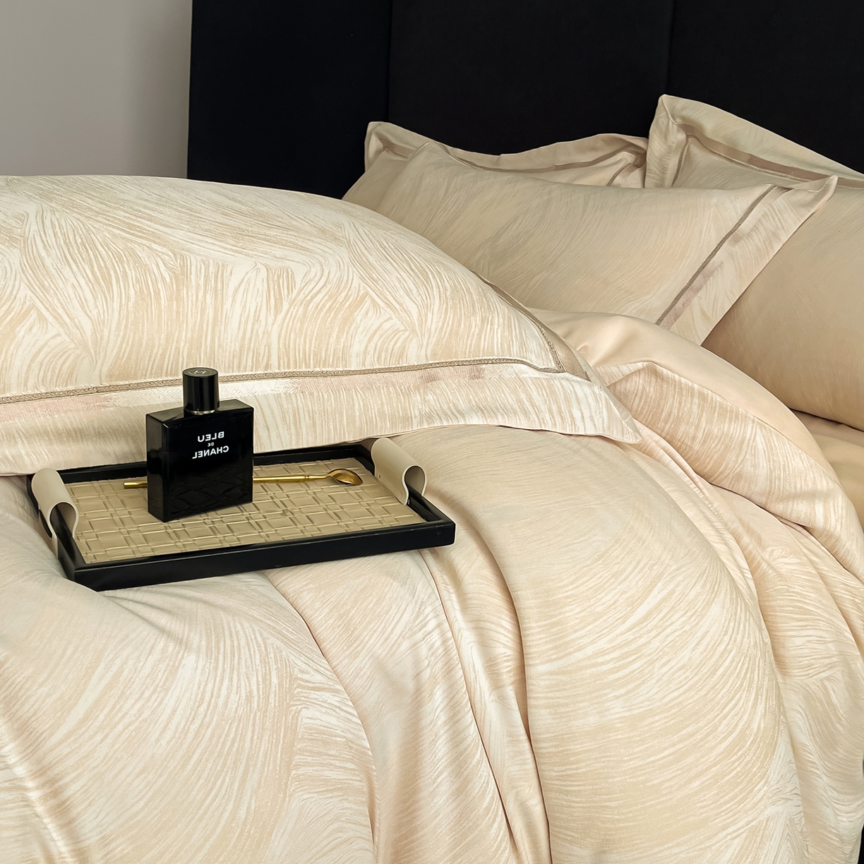 91家纺网 家纺一手货源 找家纺 置顶家纺 2026新款摩登天空亲肤磨毛提花系列四件套 摩登天空-浅香槟